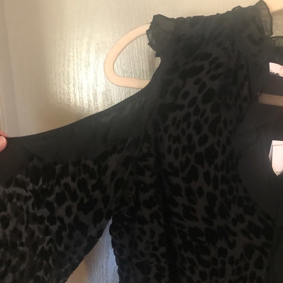 NWT PARKER cold shoulder velvet holiday top! - Picture 4 of 8